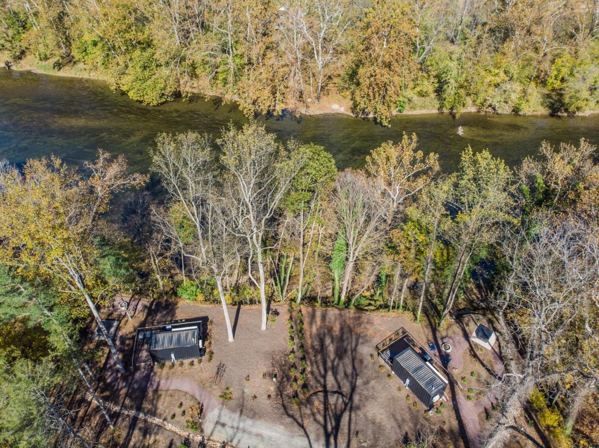Riverside Tiny Cabin W Hot Tub, Fire Pit, & Kayaks Rileyville ภายนอก รูปภาพ