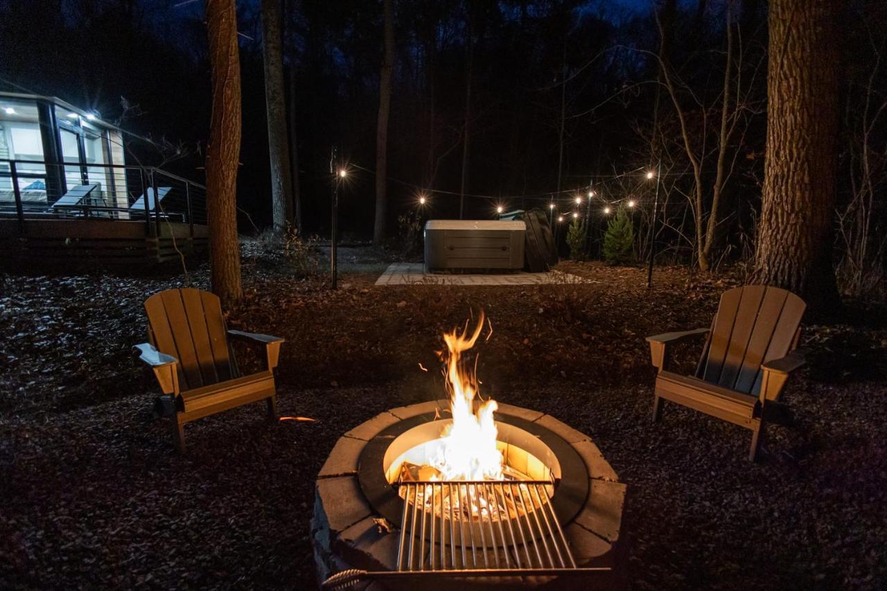 Riverside Tiny Cabin W Hot Tub, Fire Pit, & Kayaks Rileyville ภายนอก รูปภาพ