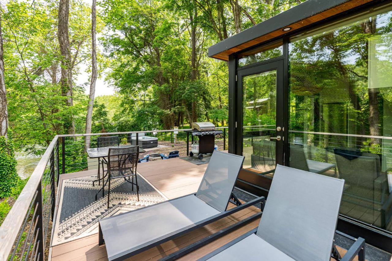 Riverside Tiny Cabin W Hot Tub, Fire Pit, & Kayaks Rileyville ภายนอก รูปภาพ