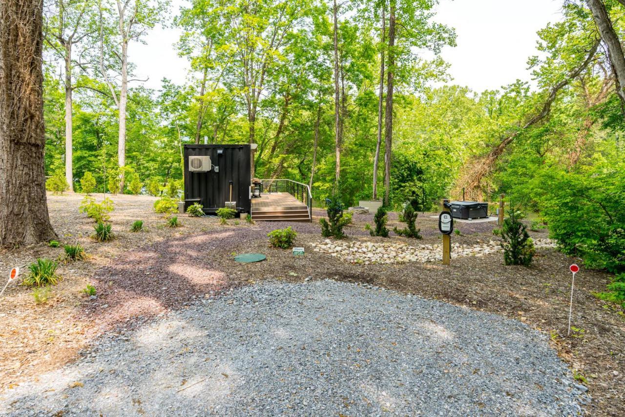 Riverside Tiny Cabin W Hot Tub, Fire Pit, & Kayaks Rileyville ภายนอก รูปภาพ